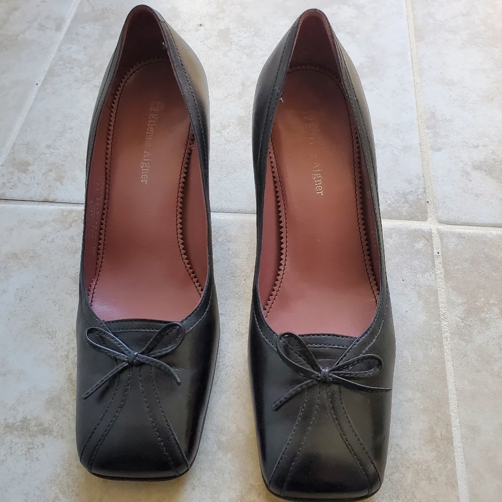 Etienne Aigner Black Leather Square-Toe Bow Pumps